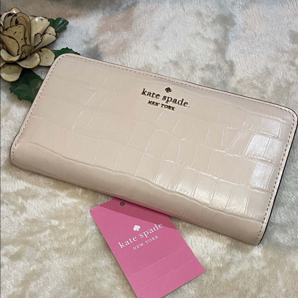 NWT Kate Spade Beige LG Slim Bi-fold Croc-Embossed Wallet bare960